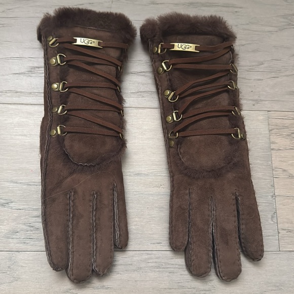 Ugg gloves. Authentic. Size Small. - Picture 2 of 7